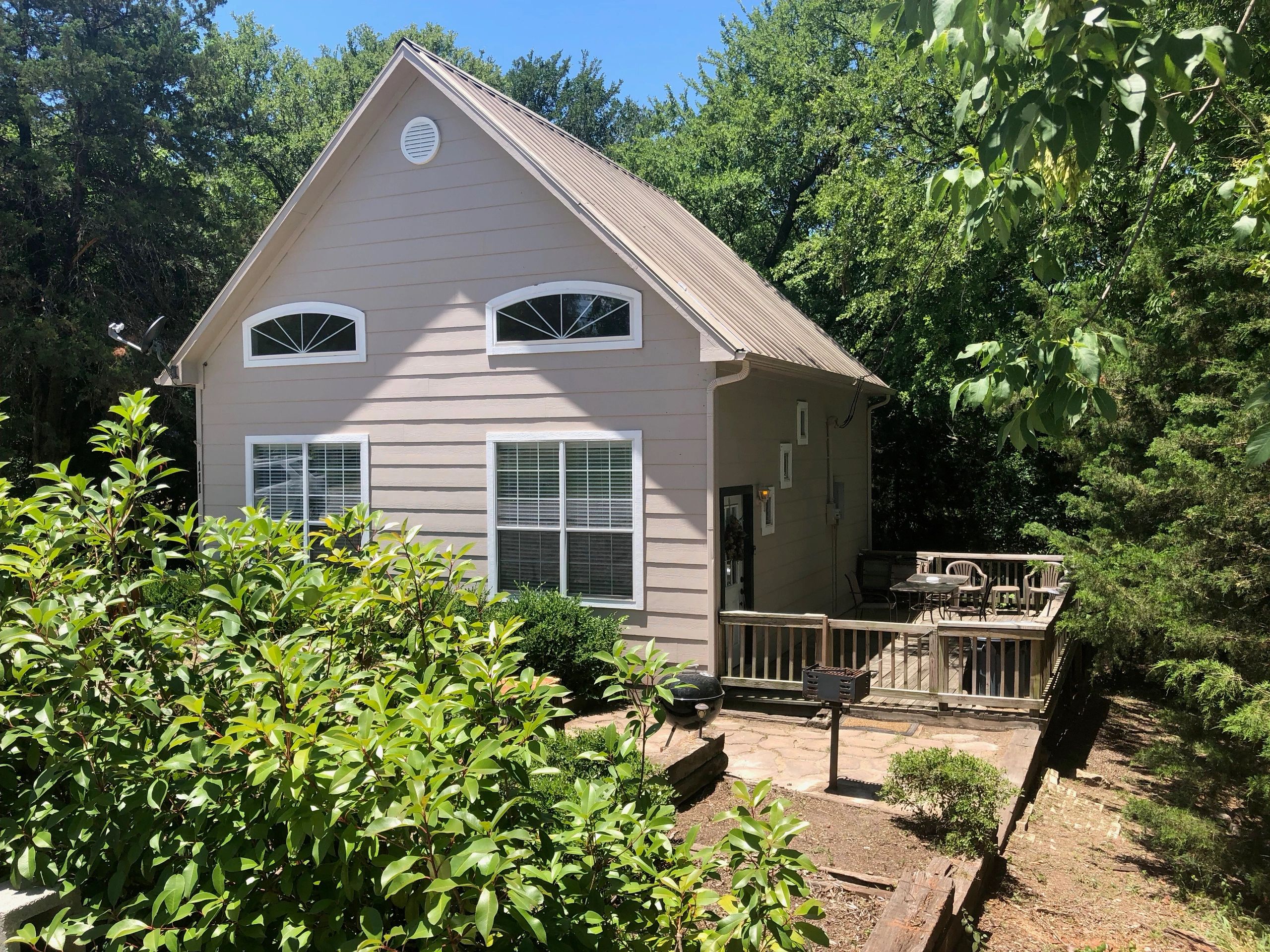 Front of cottage with a large deck for entertaining
